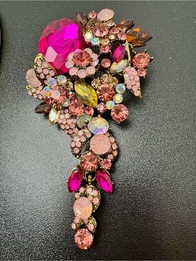 Vintage-Inspired Pink Crystal Floral Cascade Brooch
